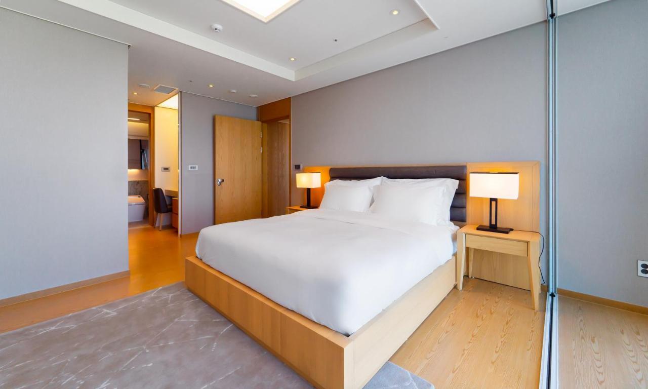 Grand Lct Residence Busan Extérieur photo