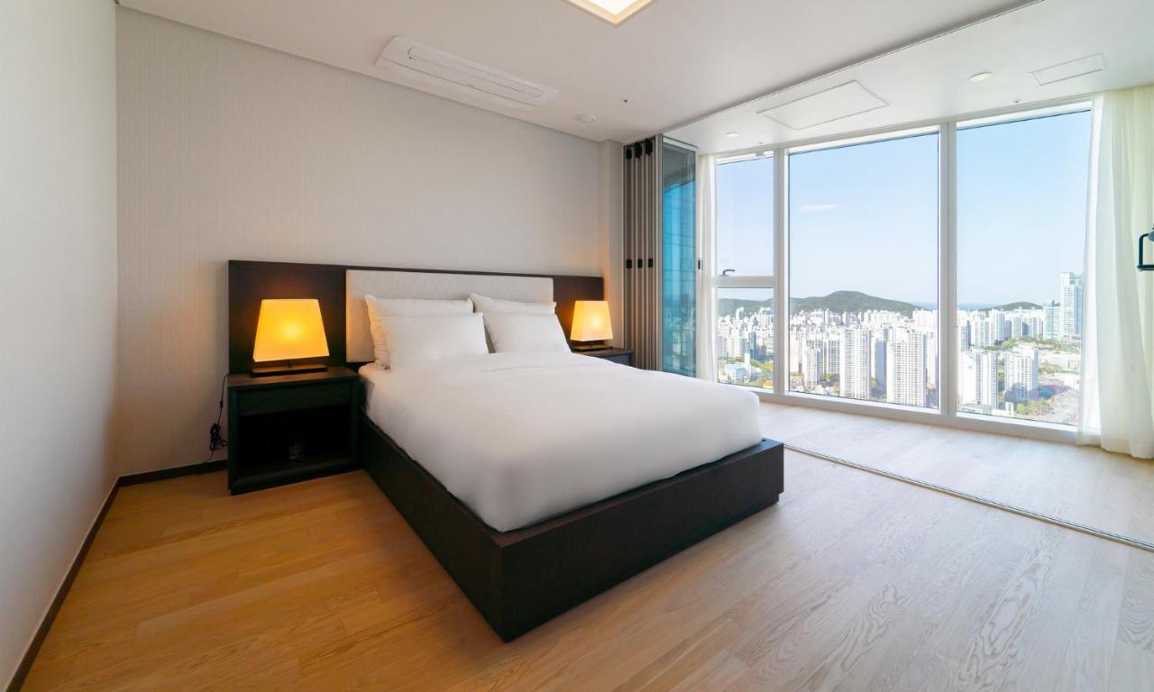 Grand Lct Residence Busan Extérieur photo